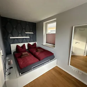  Villa Stadtvilla In 7 Personen 3 Schlafzimmer 2 Baeder Garten Und Terrasse Zentral Gelegen Messe Innenstadt Seen